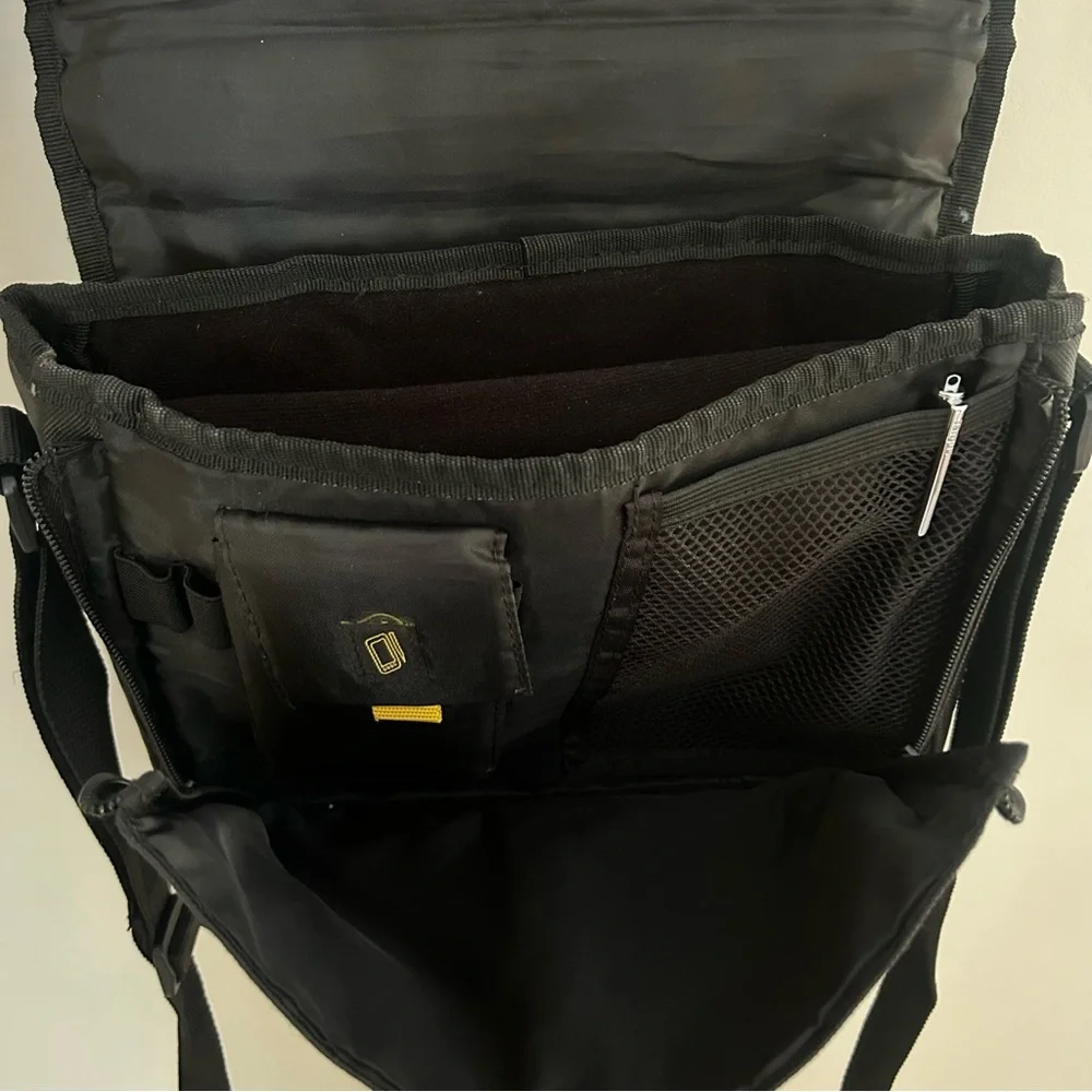 Targus Messenger 11” Dual Tablet/iPad/laptop Bag w/Shoulder Strap‎ Heavy Duty